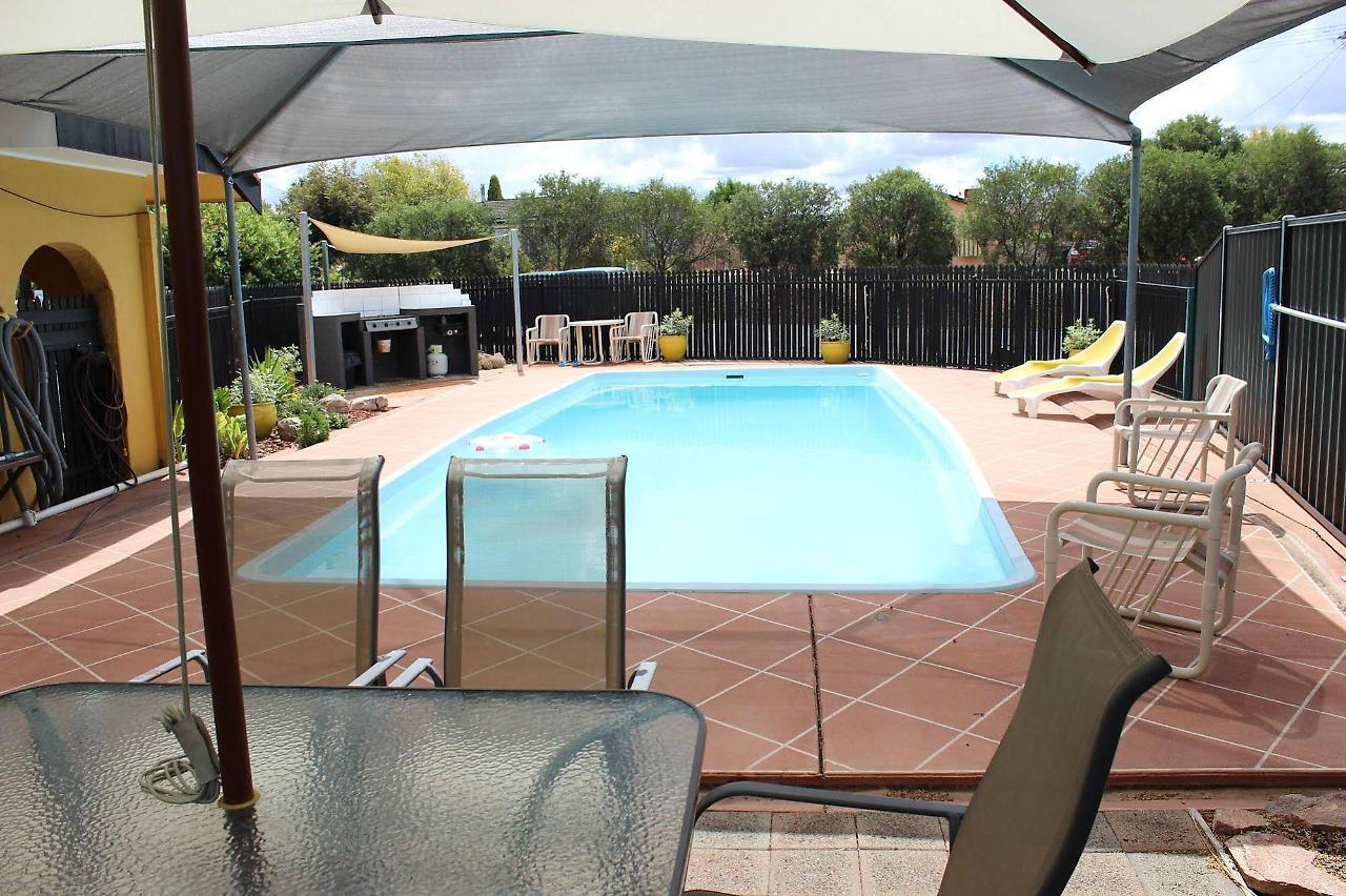 Twin Swans Motel Inverell Exterior photo