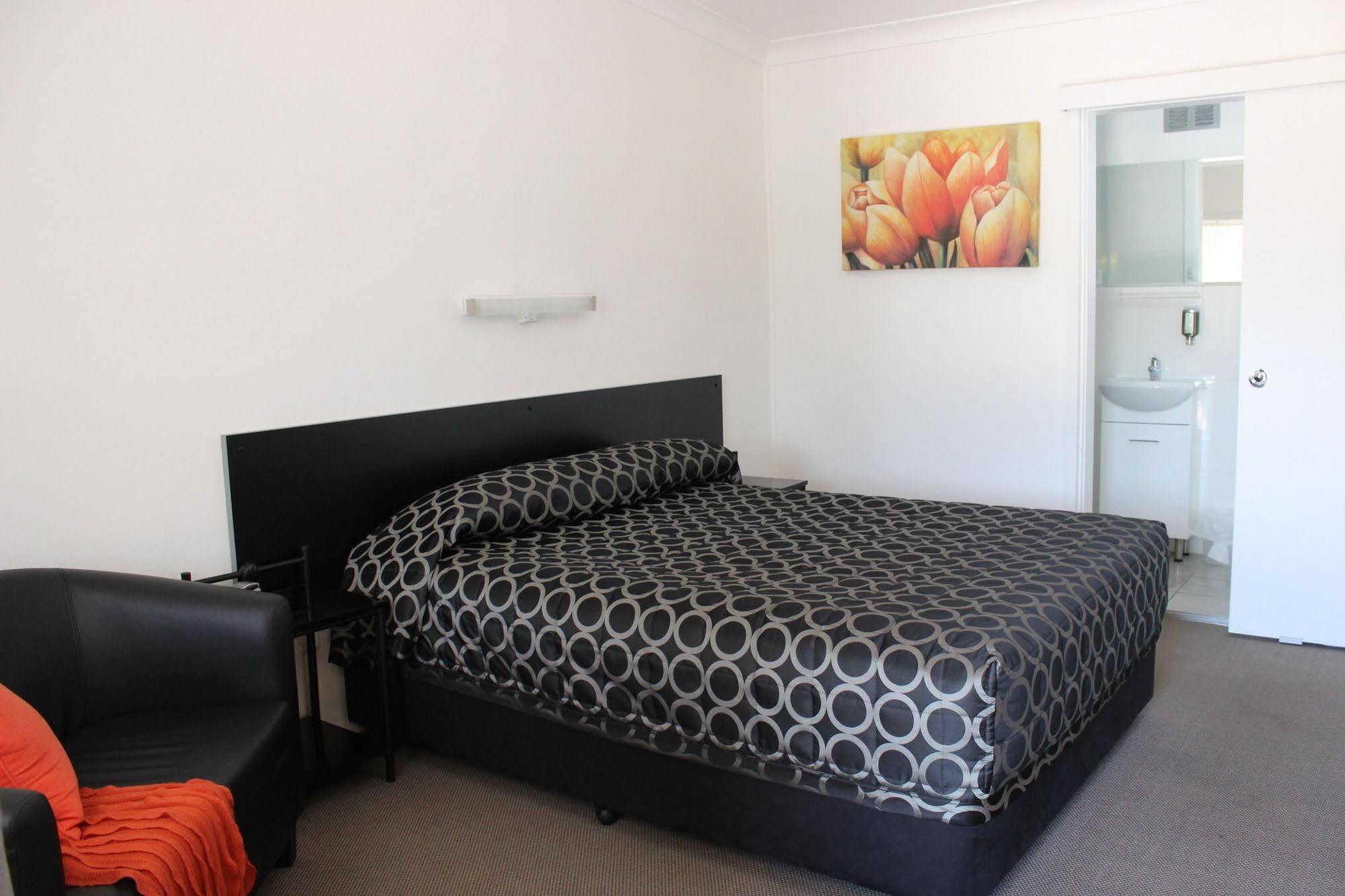 Twin Swans Motel Inverell Exterior photo
