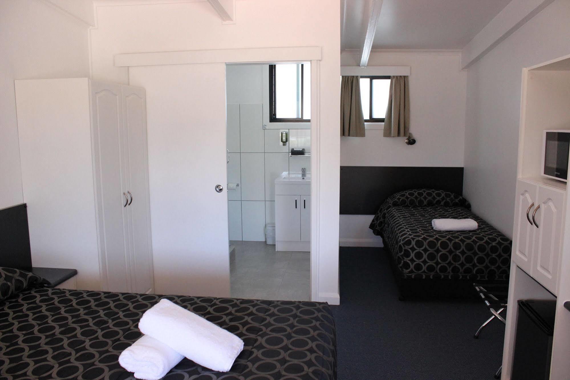 Twin Swans Motel Inverell Exterior photo